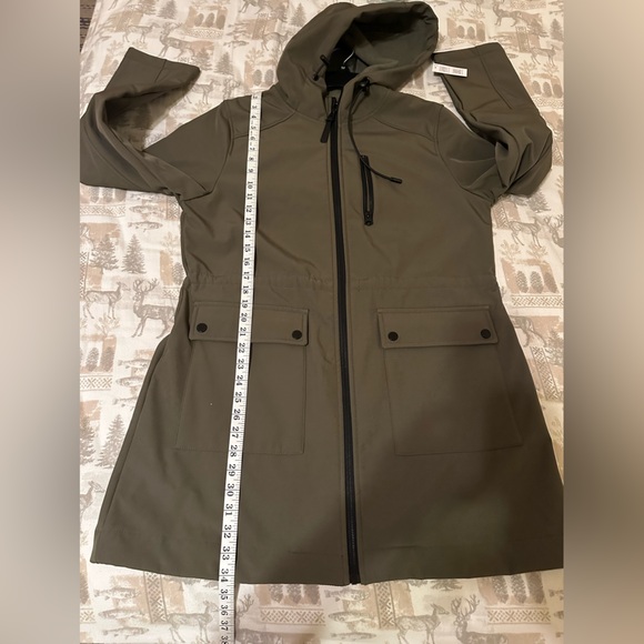 French Connection women Olive Raincoat with Hood. Size Large. NWT. - Picture 14 of 14